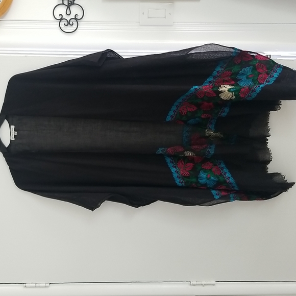 Used Woven Heart black floral kimono Size one. - Picture 1 of 11